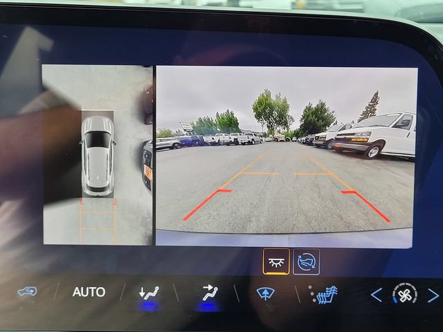 Used 2024 Chevrolet Equinox EV LT FWD image 11
