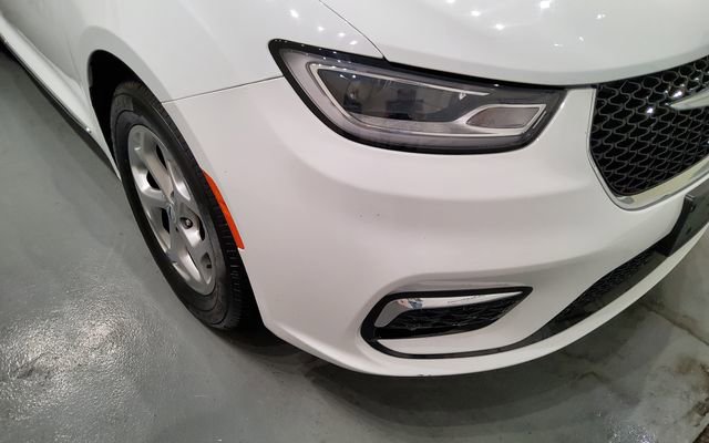 Used 2023 Chrysler Pacifica Limited FWD image 7