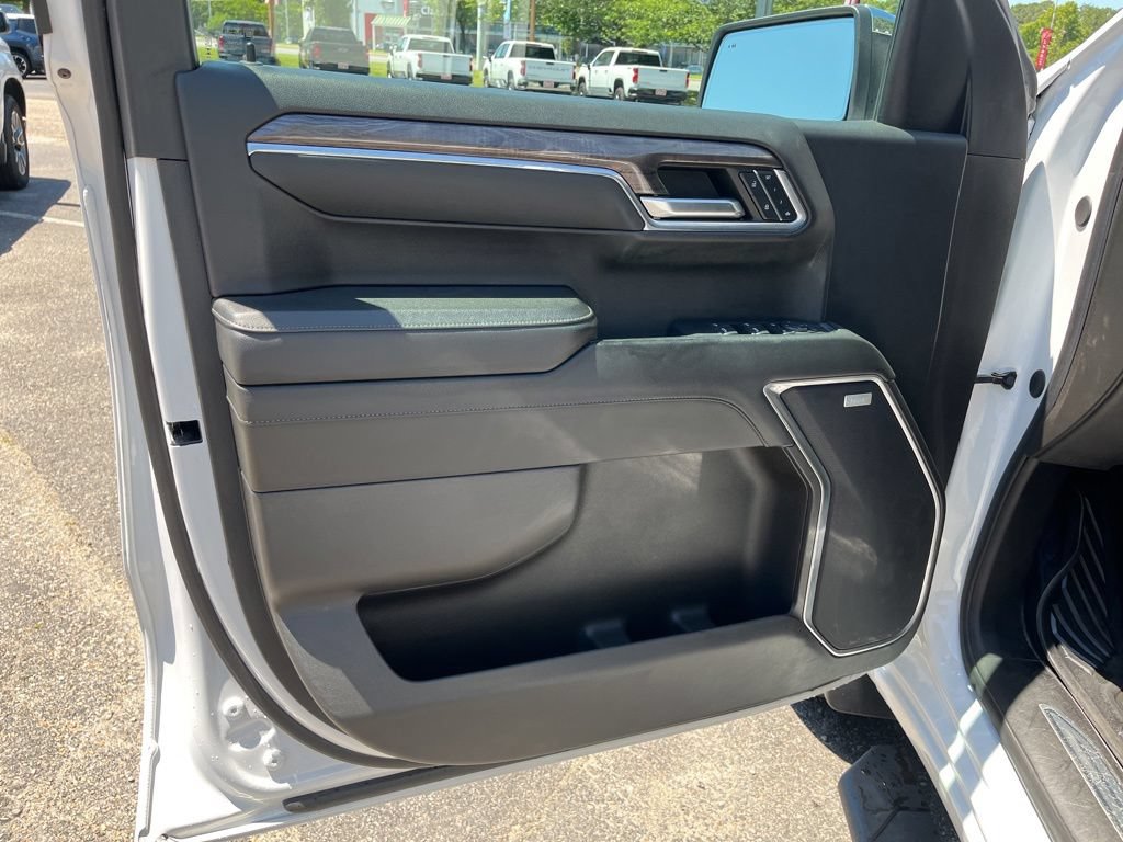 Used 2024 Chevrolet Silverado 1500 LTZ w/ LTZ Convenience Package II AWD/4WD image 11