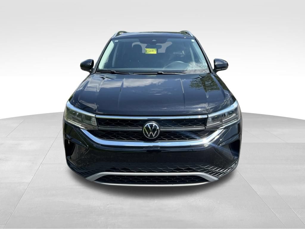 Certified 2023 Volkswagen Taos SE w/ Panoramic Sunroof Package FWD image 3