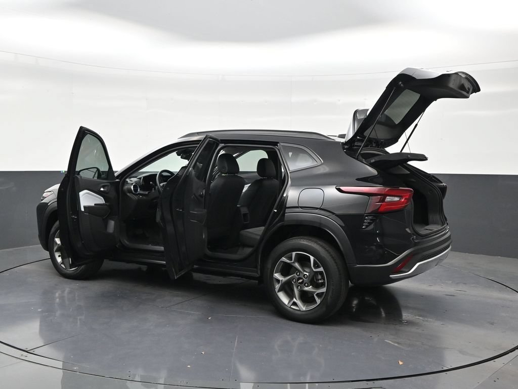 Used 2025 Chevrolet Trax LT w/ Driver Confidence Package FWD image 31