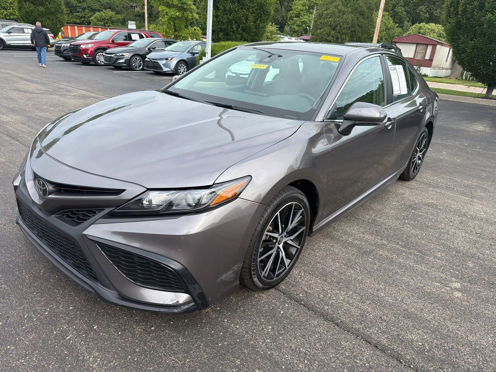 Used 2024 Toyota Camry SE FWD image 9