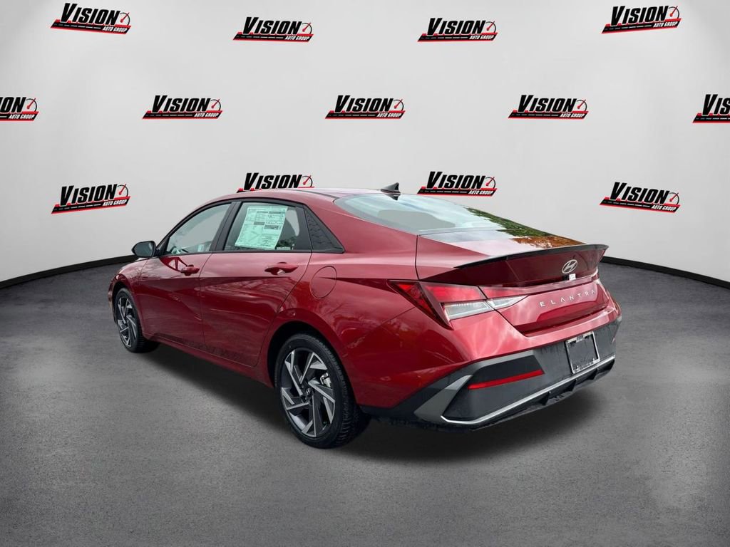 New 2025 Hyundai Elantra Sport image 7