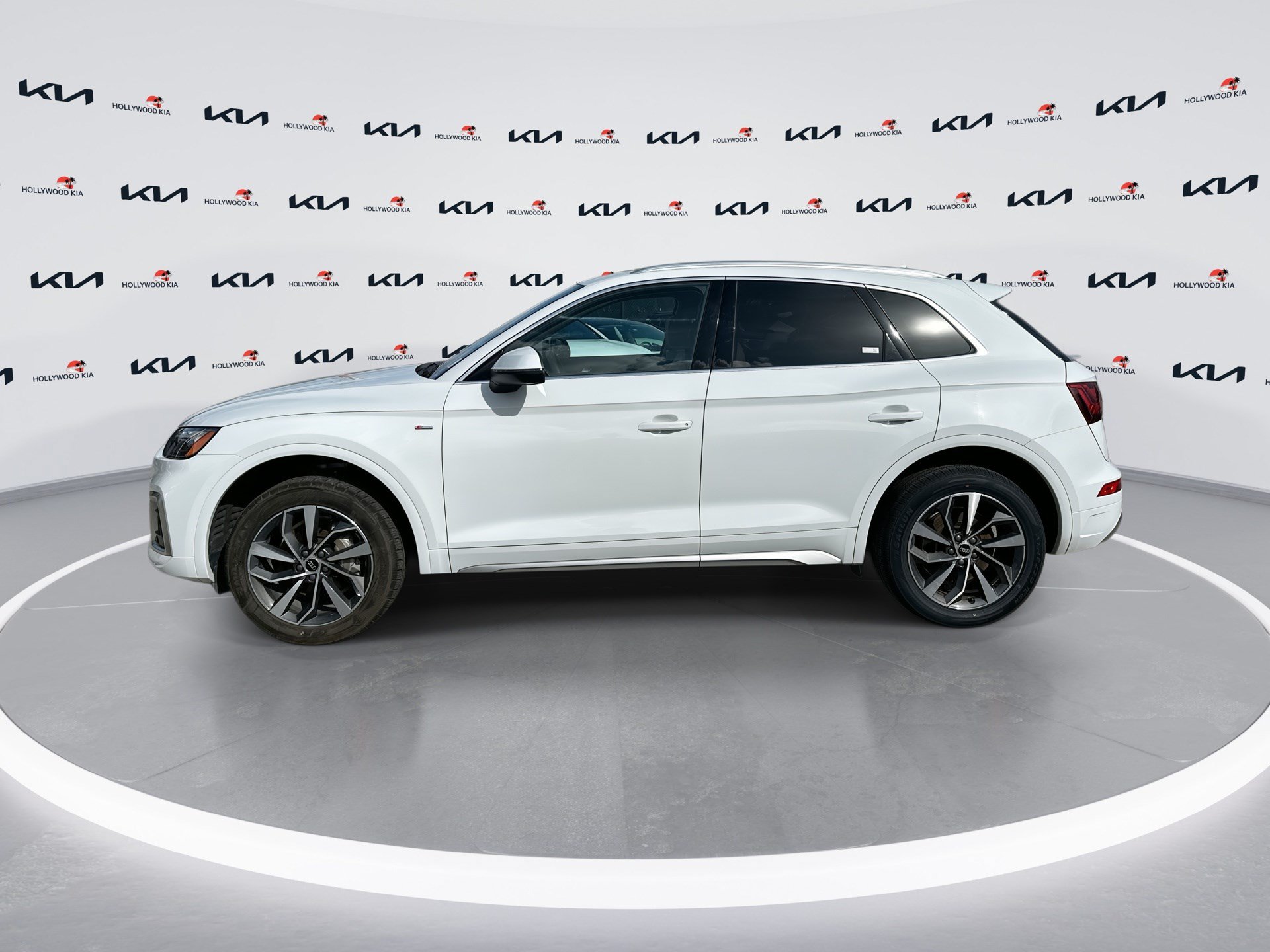 Used 2023 Audi Q5 2.0T Premium w/ Convenience Package AWD/4WD image 5