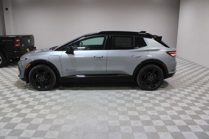 New 2026 Chevrolet Equinox EV RS image 9