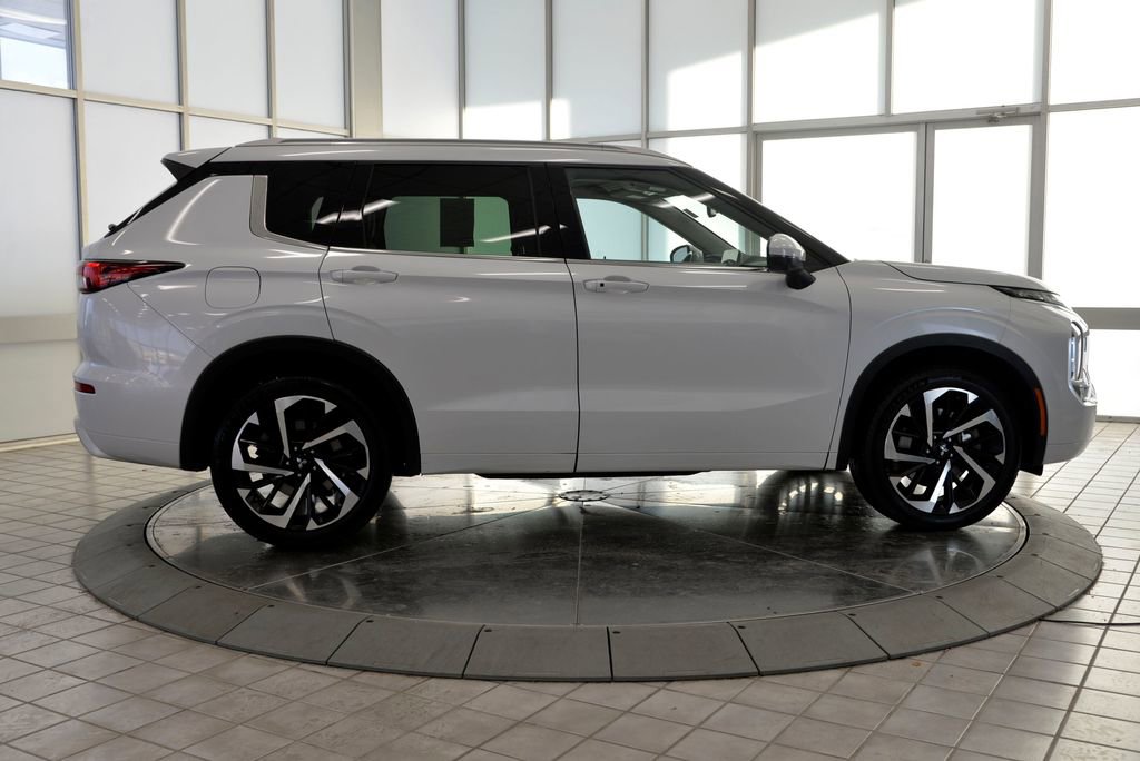 Used 2022 Mitsubishi Outlander SEL image 9