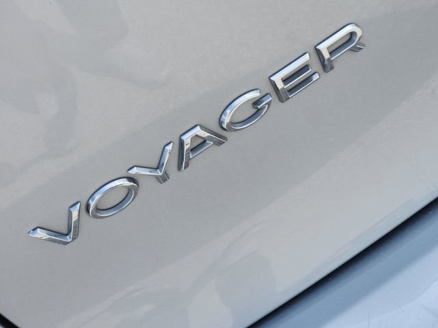 Used 2023 Chrysler Voyager LX FWD image 8