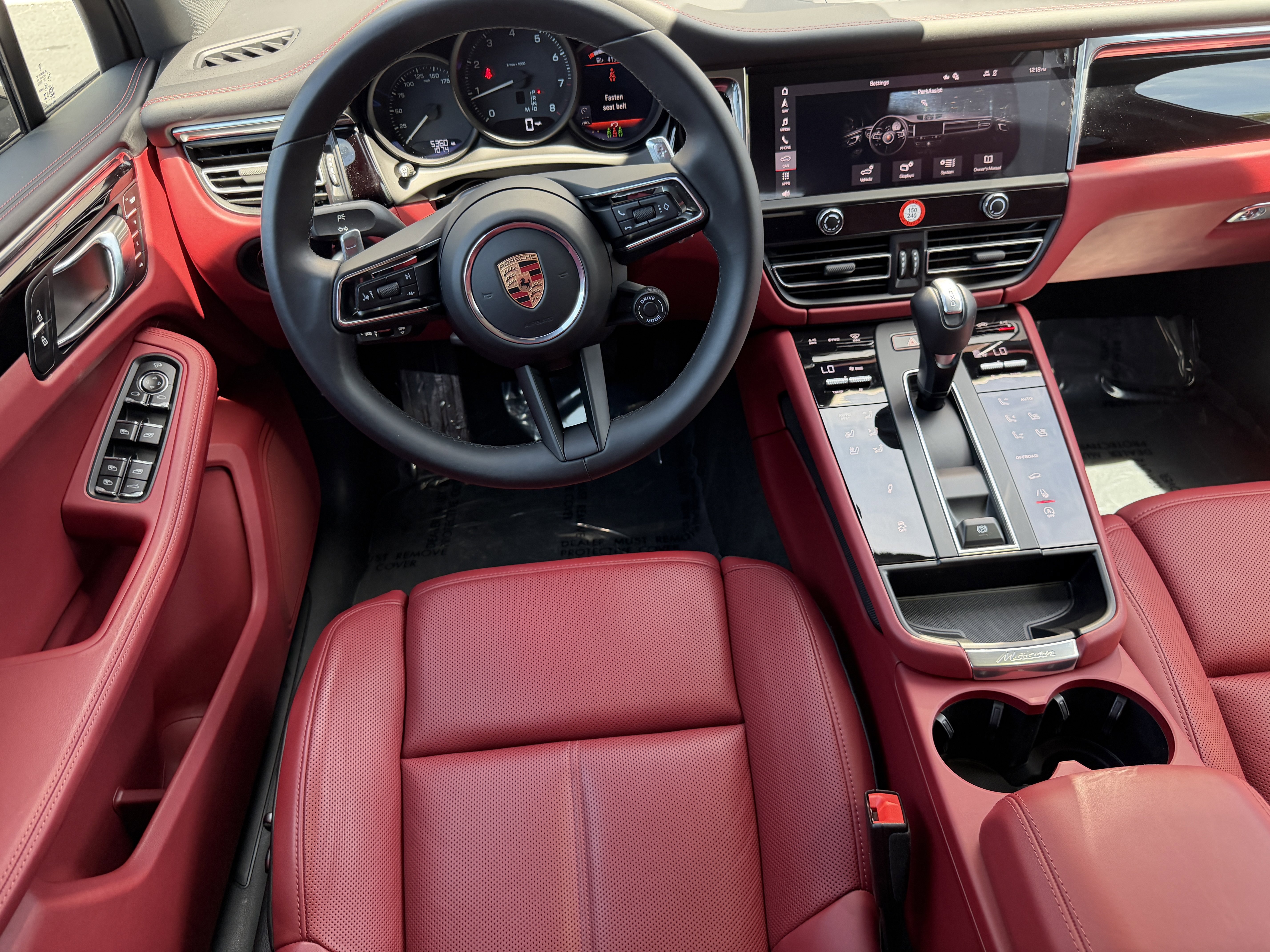 Certified 2025 Porsche Macan image 18