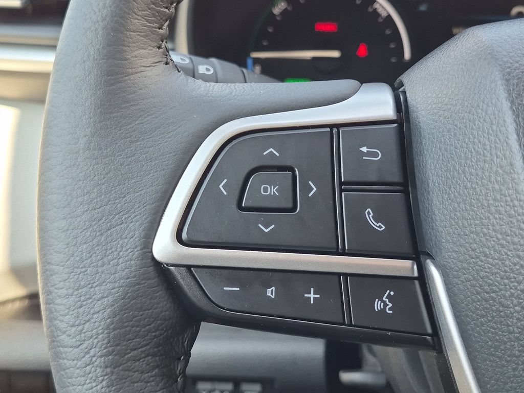 Used 2026 Toyota Sienna XLE FWD image 28