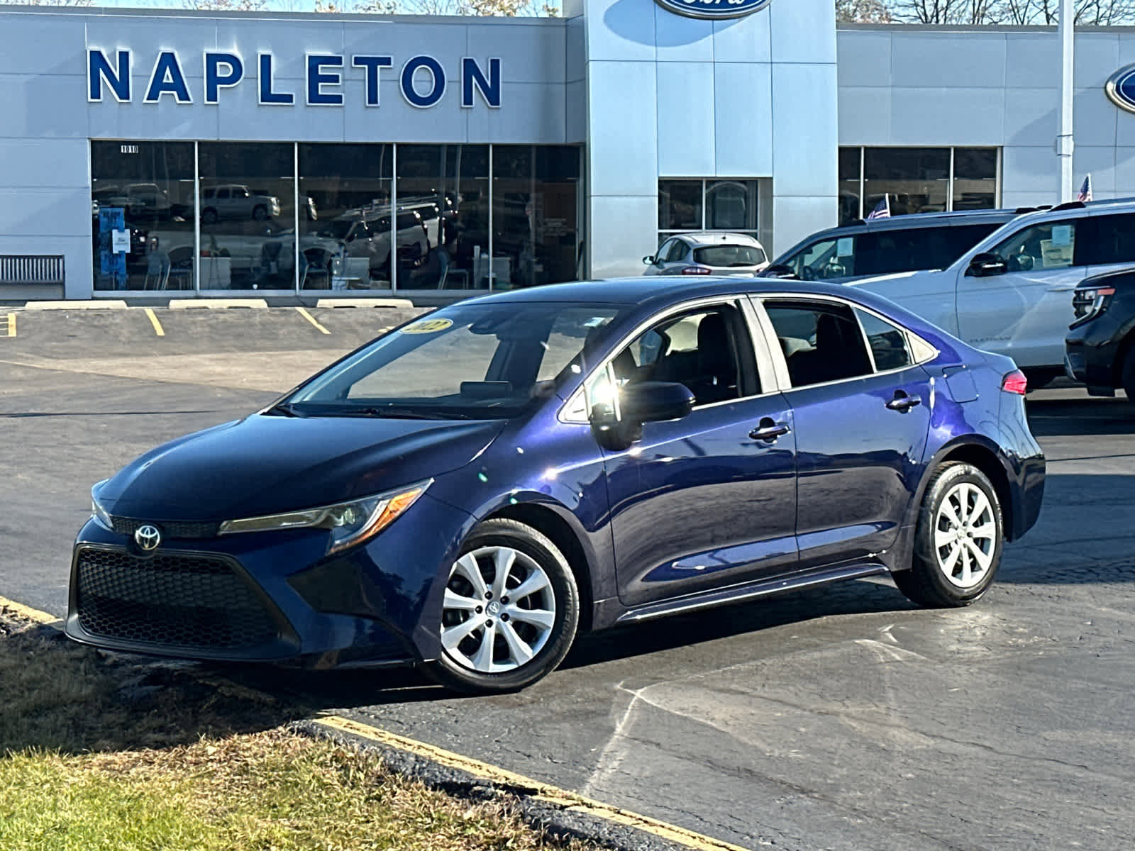 Used 2022 Toyota Corolla LE image 2