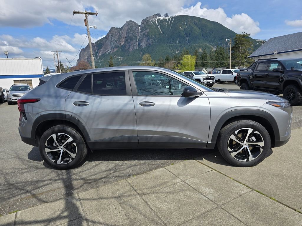 Used 2025 Chevrolet Trax RS w/ Driver Confidence Package FWD image 4