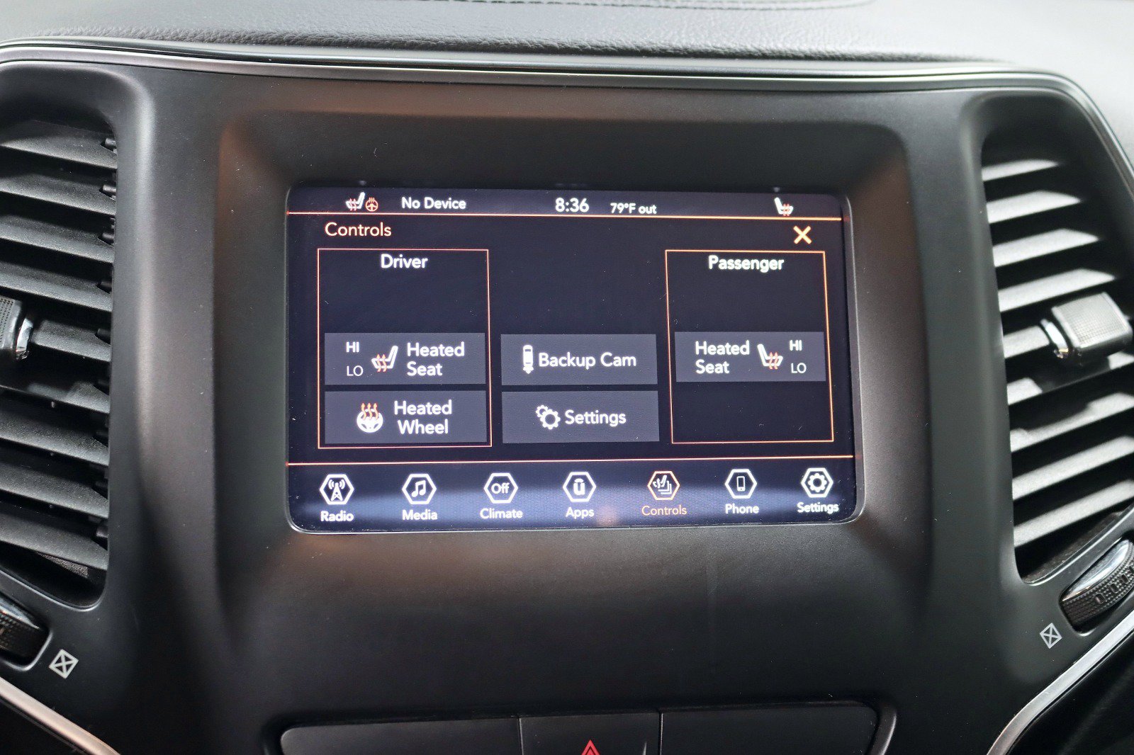 Used 2019 Jeep Cherokee Latitude Plus w/ Cold Weather Group AWD/4WD image 20