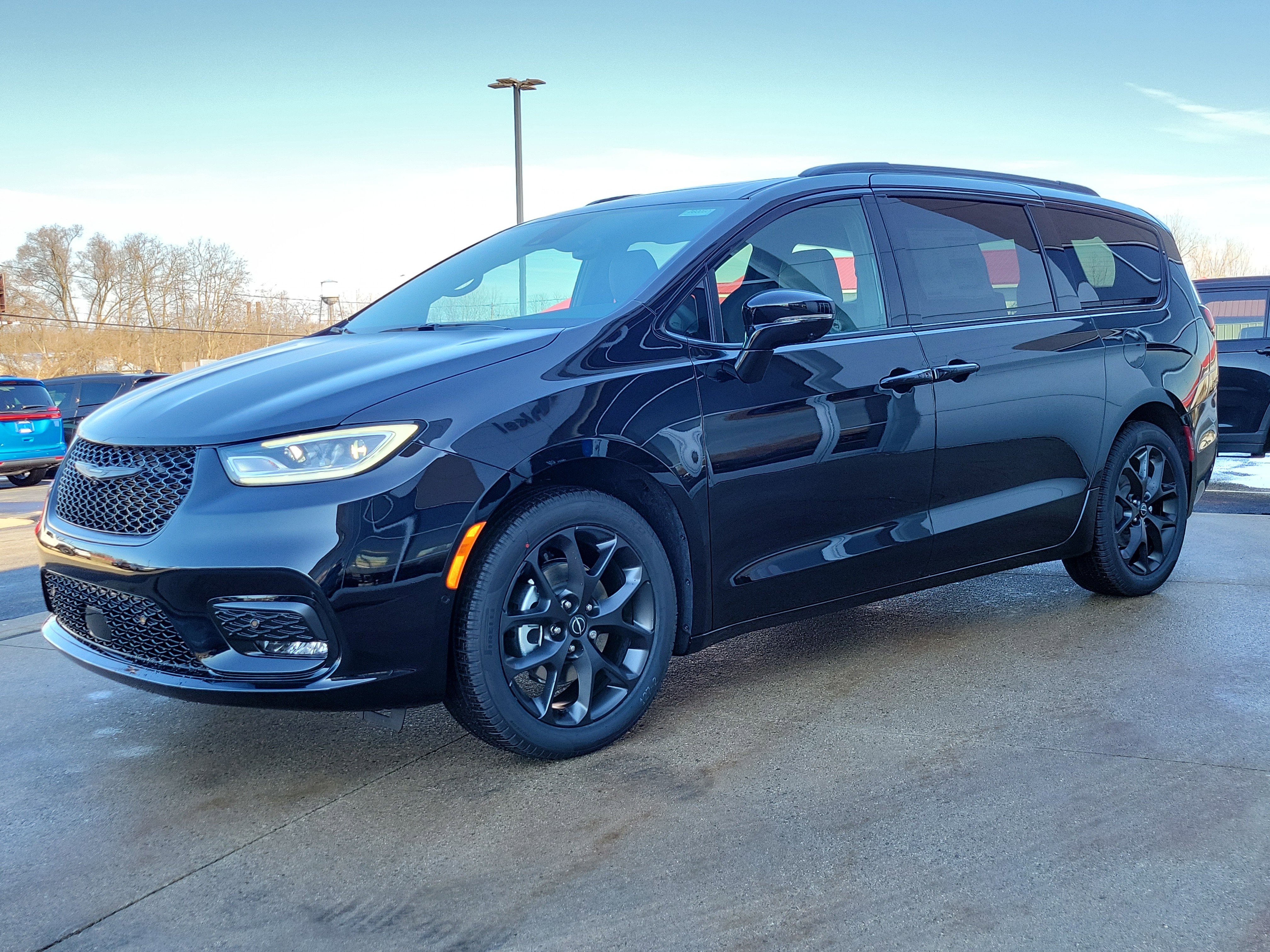 New 2026 Chrysler Pacifica Select FWD image 2