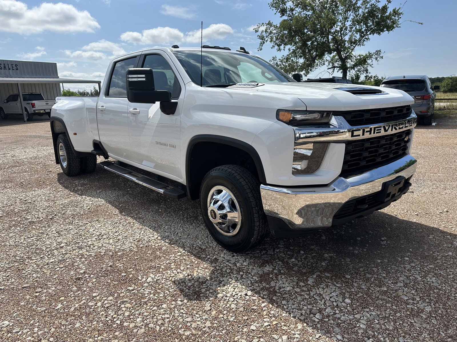 Used 2023 Chevrolet Silverado 3500 LT AWD/4WD image 3