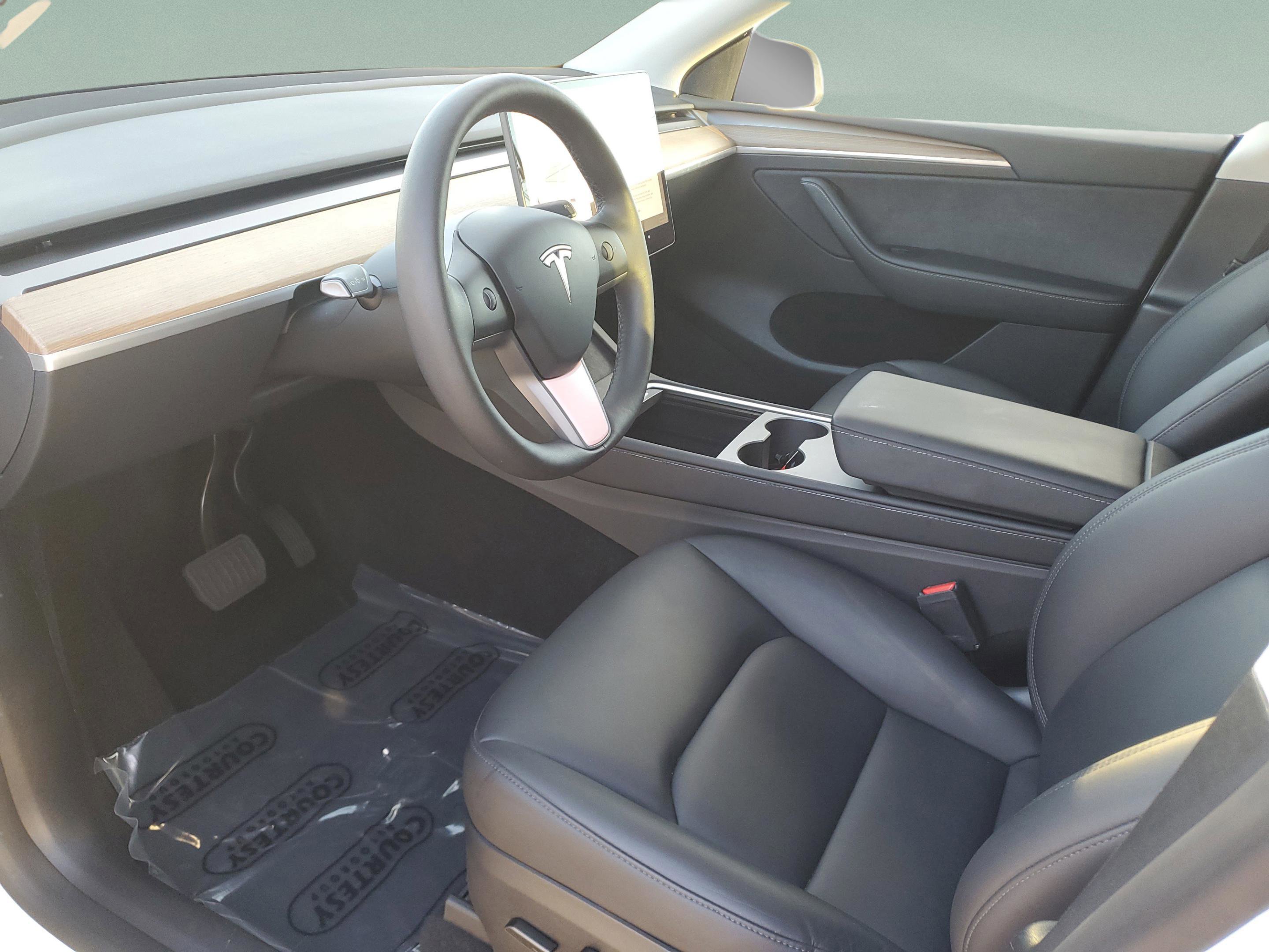 Used 2025 Tesla Model Y Long Range RWD image 16