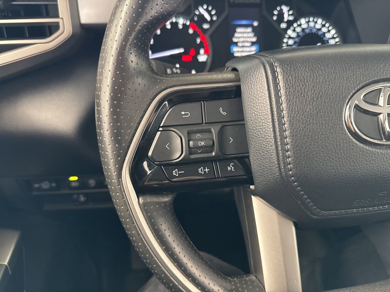 Used 2022 Toyota Tundra SR5 AWD/4WD image 19