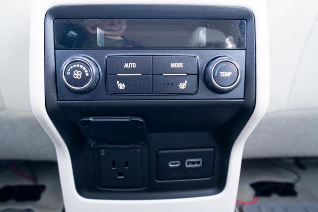 Used 2021 GMC Acadia Denali w/ Denali Technology Package image 33