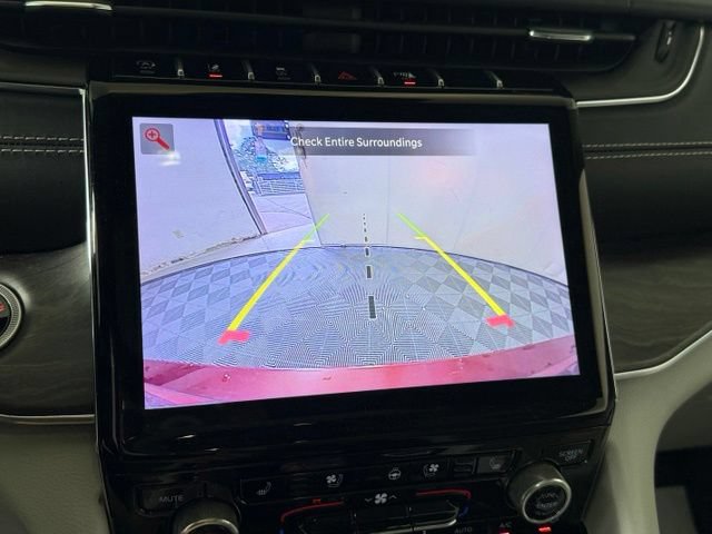 Used 2022 Jeep Grand Cherokee L Overland w/ Luxury Tech Group IV AWD/4WD image 38