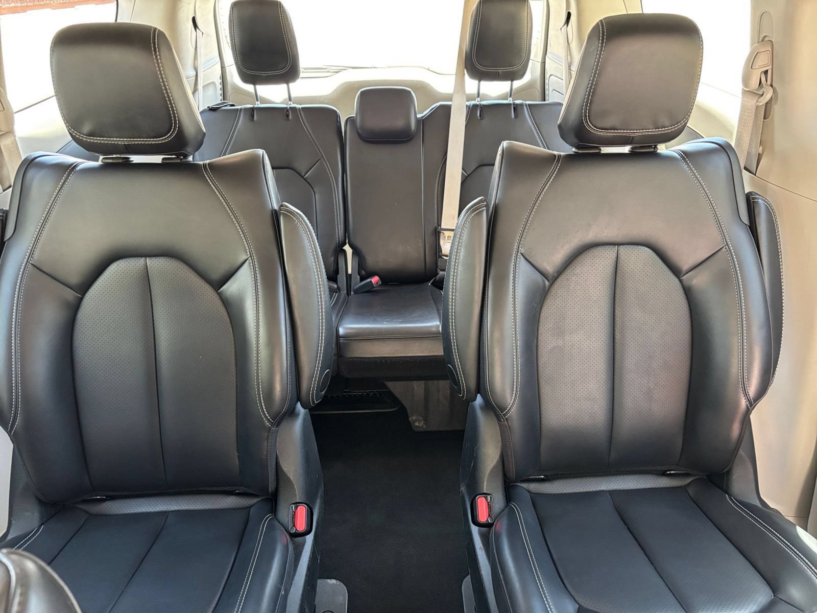 Used 2023 Chrysler Pacifica Touring-L FWD image 40