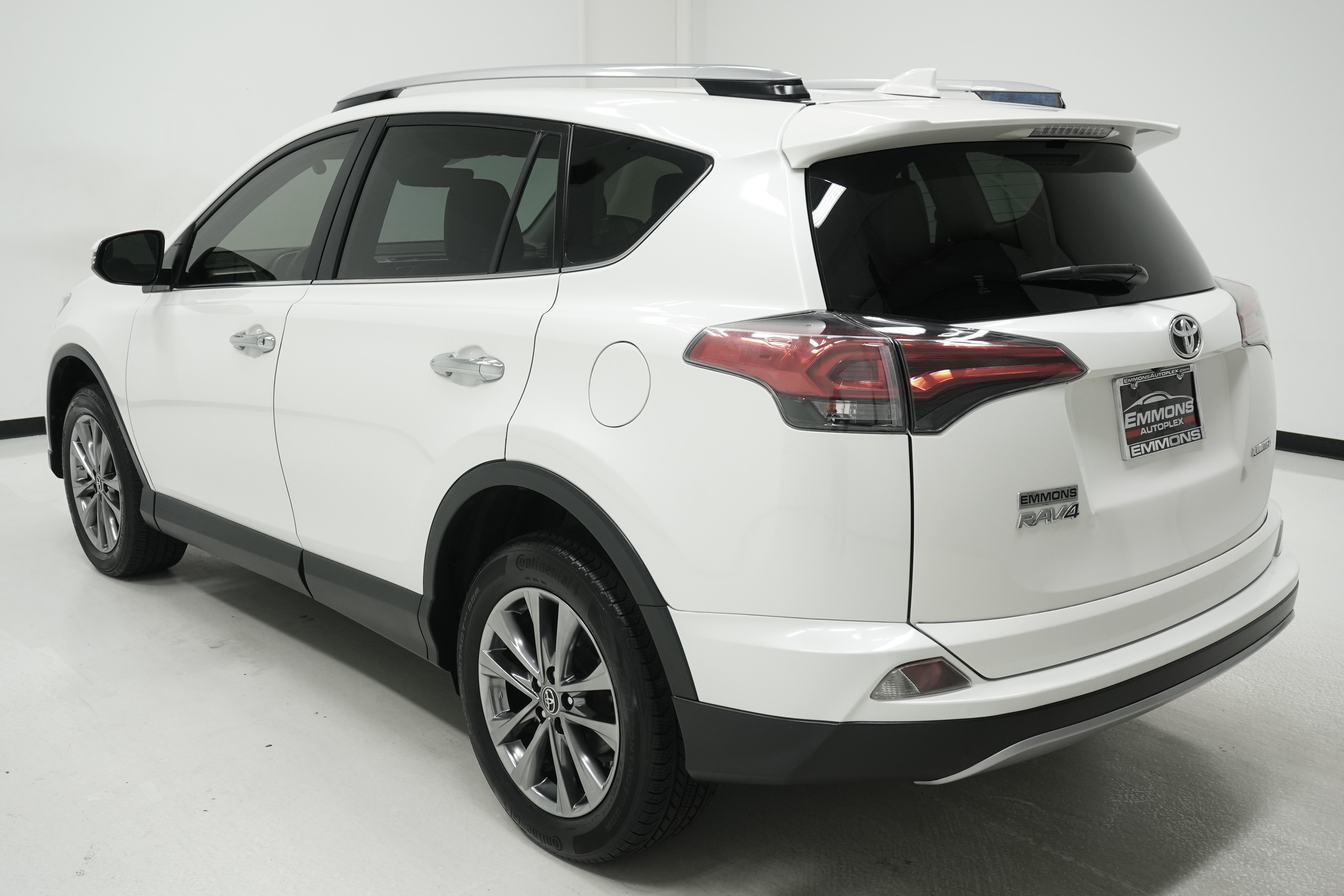 Used 2018 Toyota RAV4 Limited FWD image 5