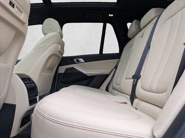 Used 2022 BMW X5 xDrive40i w/ Parking Assistance Package image 19