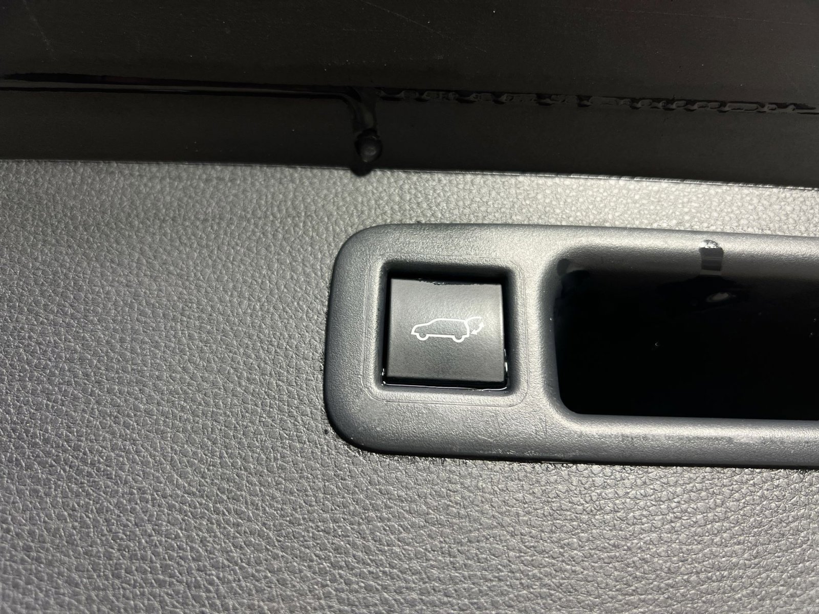 Used 2023 Toyota Highlander LE image 31