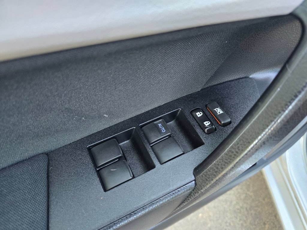 Used 2015 Toyota Corolla LE FWD image 16