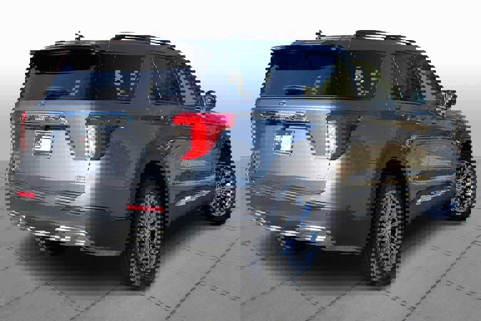 Used 2023 Ford Explorer XLT w/ Equipment Group 202A image 13