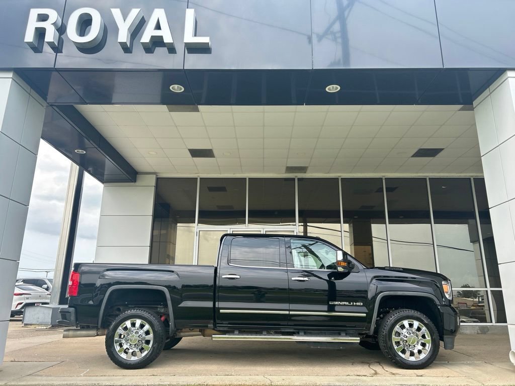 Used 2018 GMC Sierra 2500 Denali w/ Duramax Plus Package AWD/4WD image 1