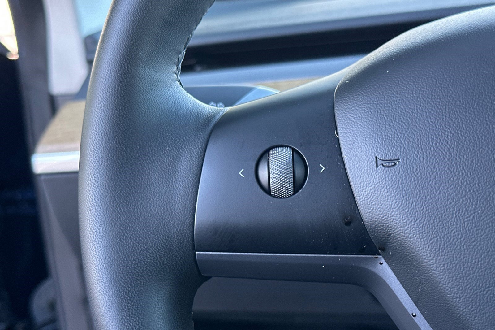 Used 2022 Tesla Model 3 Standard Range image 29