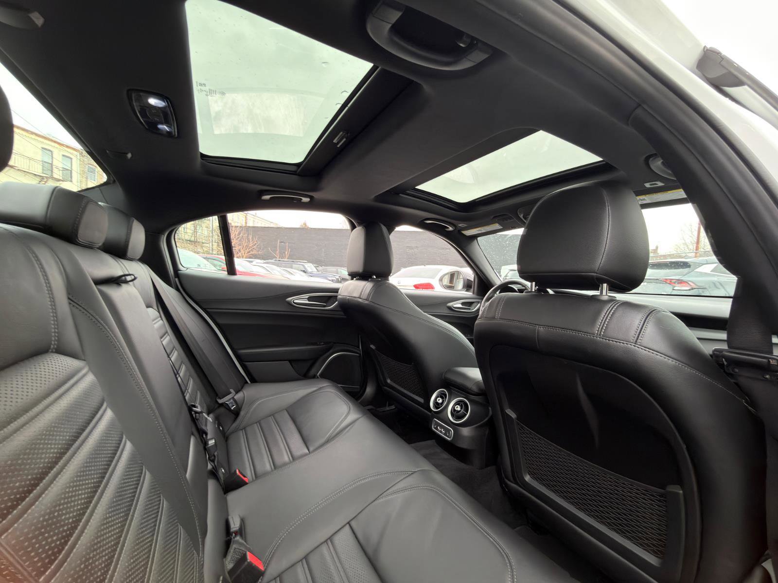 Used 2022 Alfa Romeo Giulia Veloce image 28