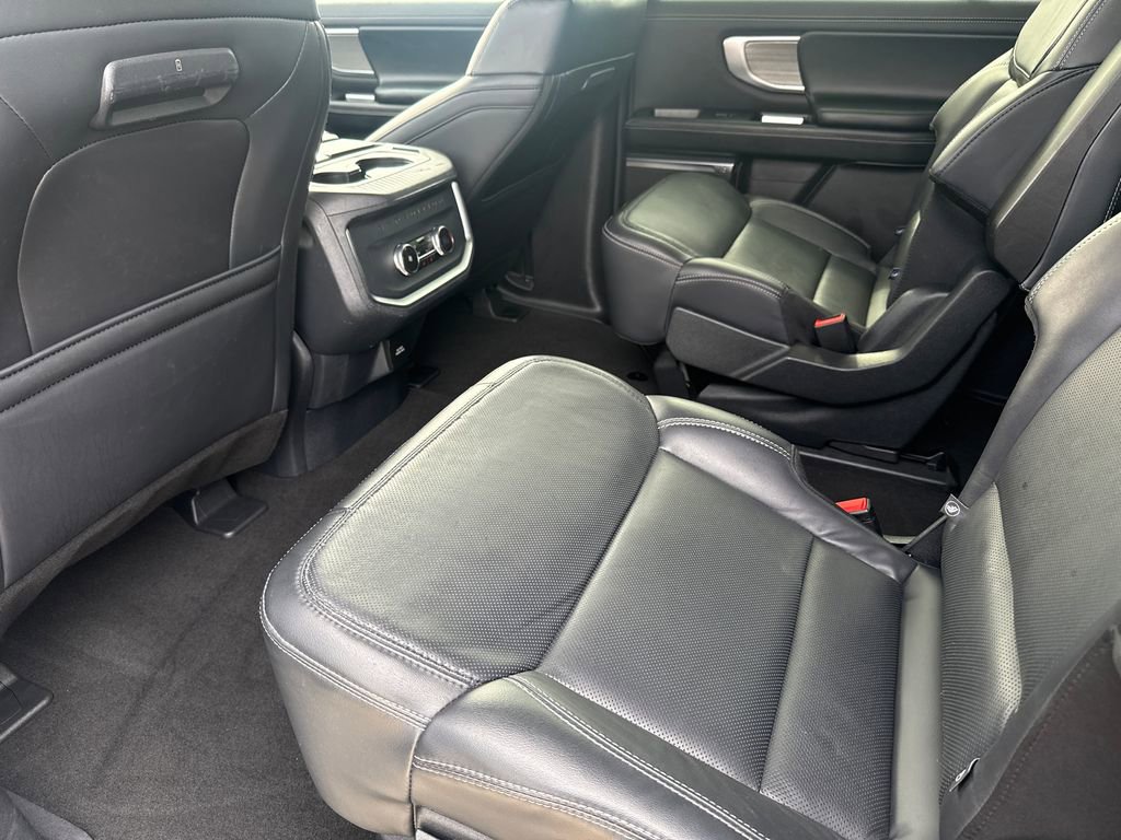 Used 2025 Ford Expedition Platinum AWD/4WD image 19