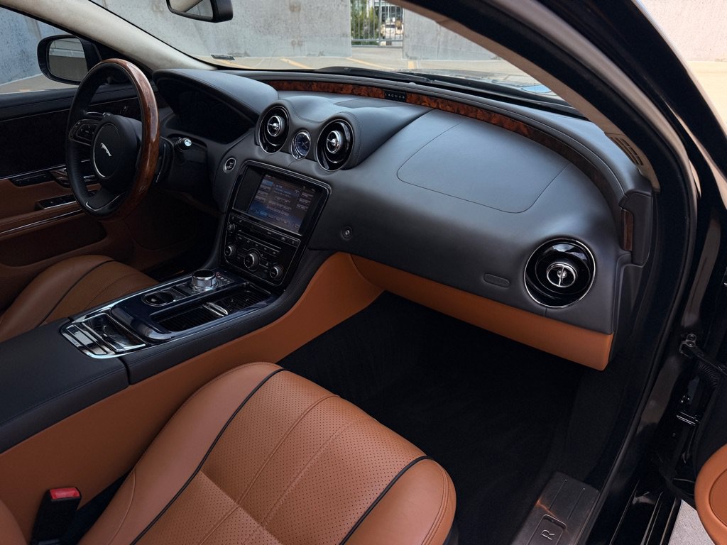 Used 2011 Jaguar XJ L RWD image 20