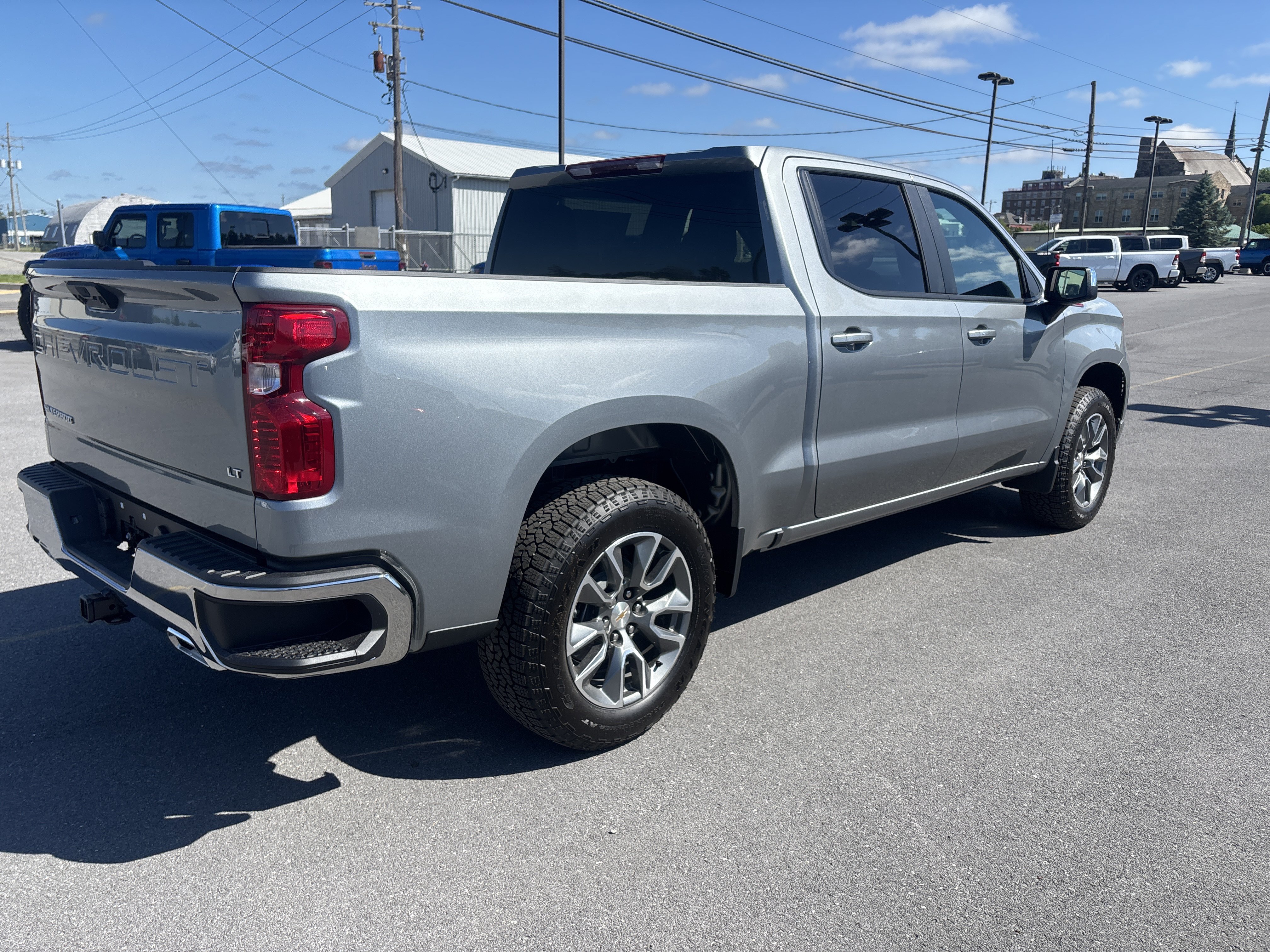 New 2026 Chevrolet Silverado 1500 LT w/ Z71 Off-Road Package AWD/4WD image 3