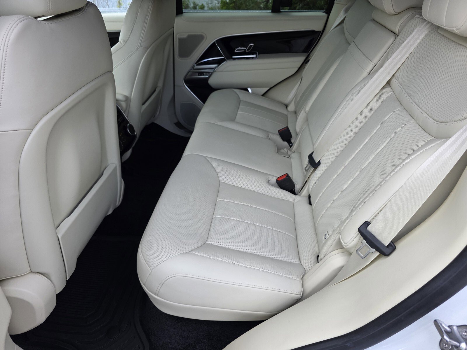 Certified 2024 Land Rover Range Rover SE AWD/4WD image 14