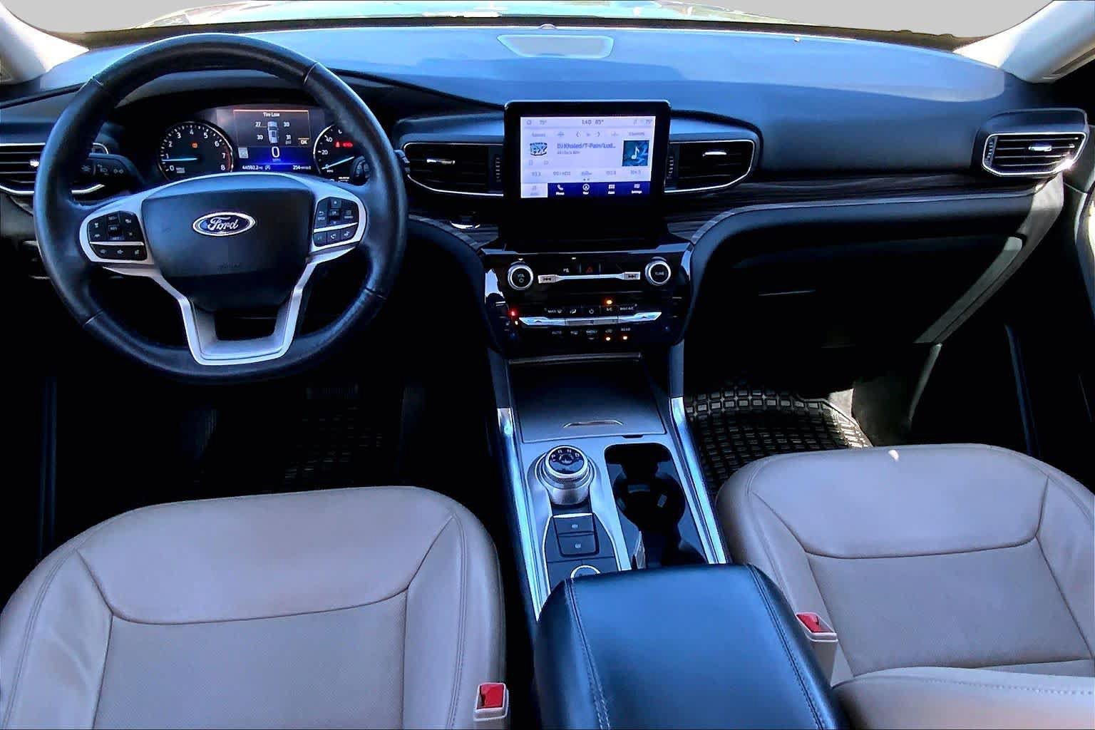 Used 2023 Ford Explorer Limited AWD/4WD image 16