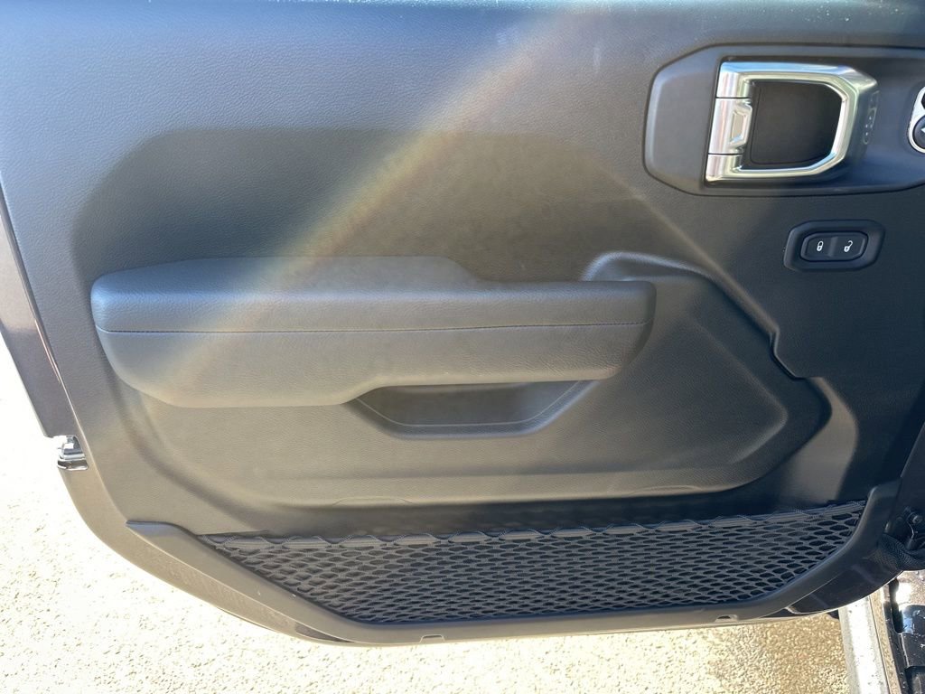 Used 2025 Jeep Wrangler Unlimited Rubicon image 21