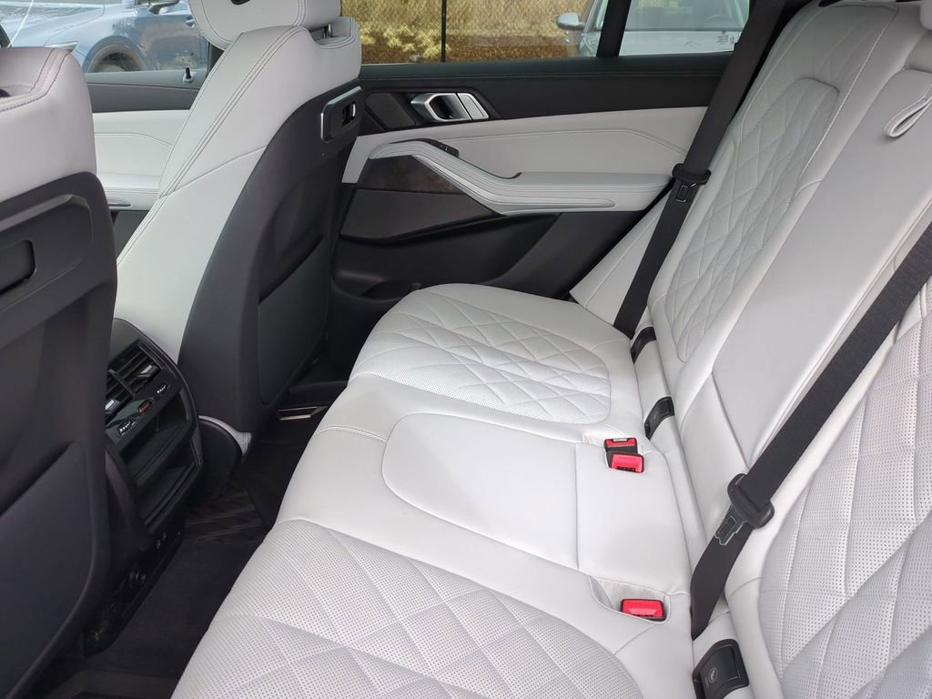 Used 2025 BMW X5 xDrive50e w/ Premium Package image 31