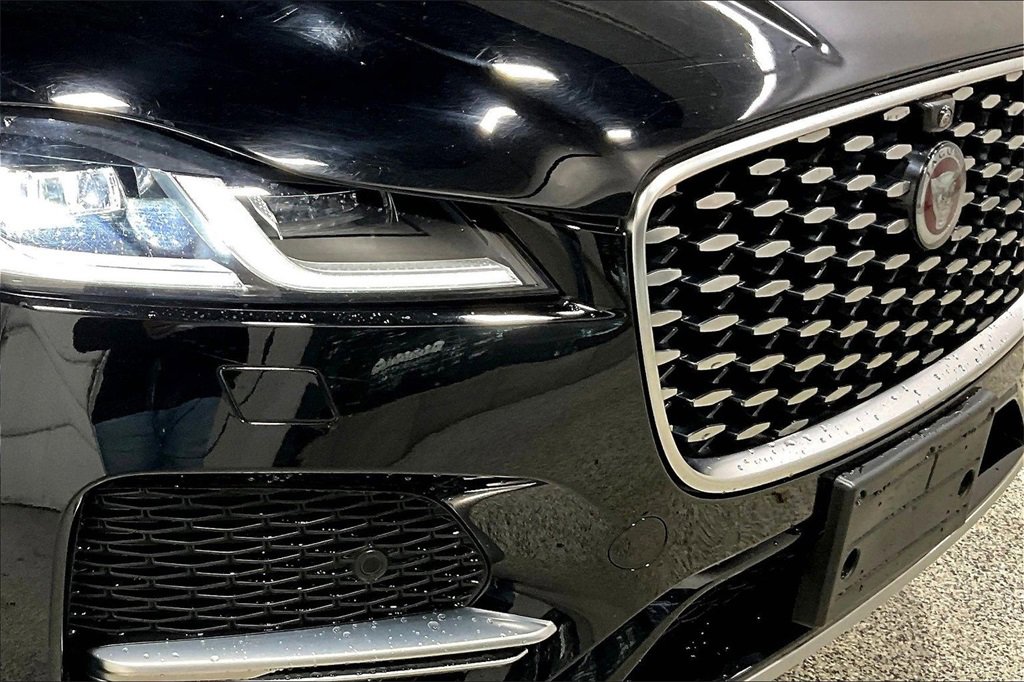 Used 2021 Jaguar F-PACE image 30