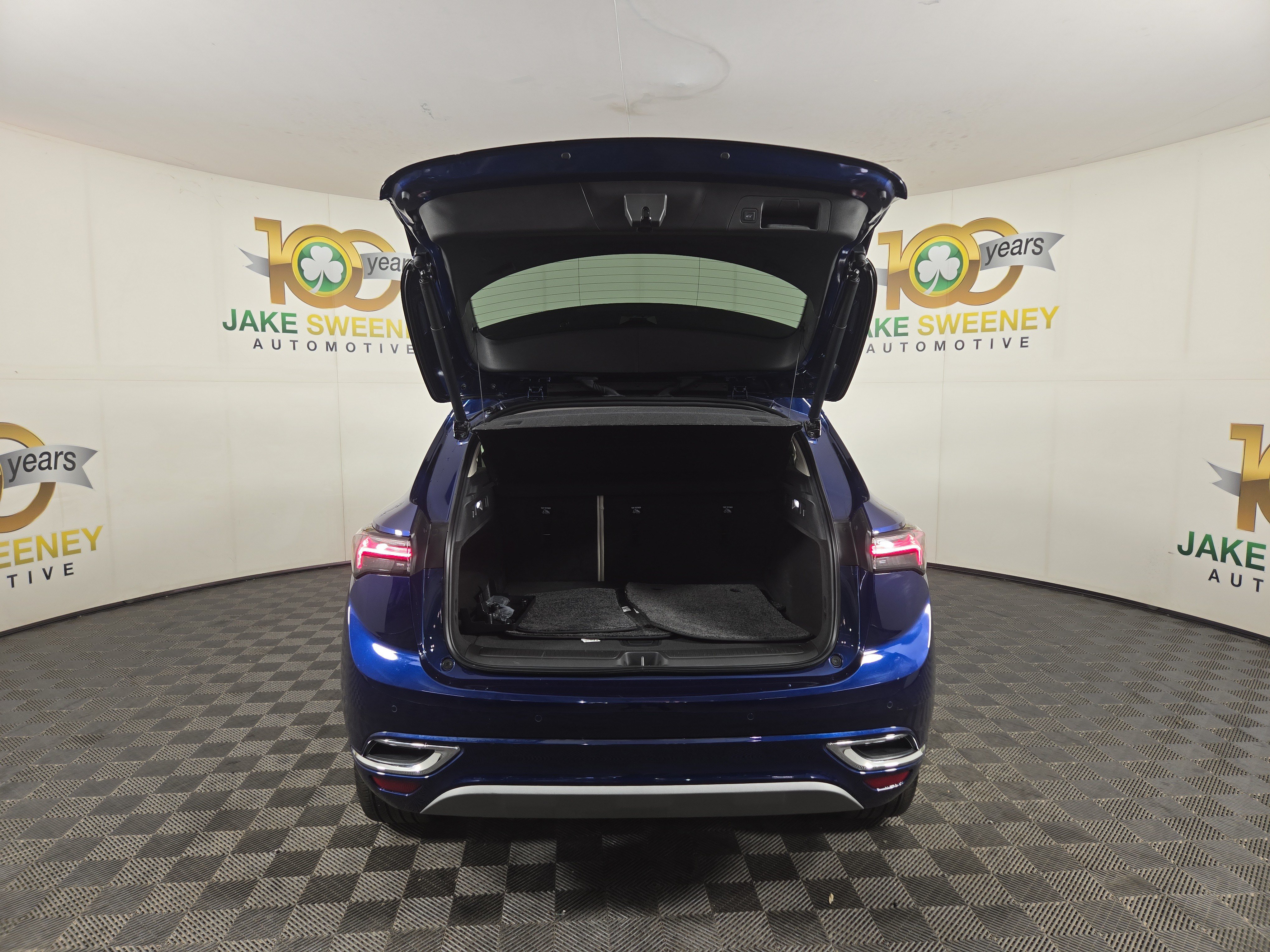 Used 2023 Buick Envision Avenir AWD/4WD image 33