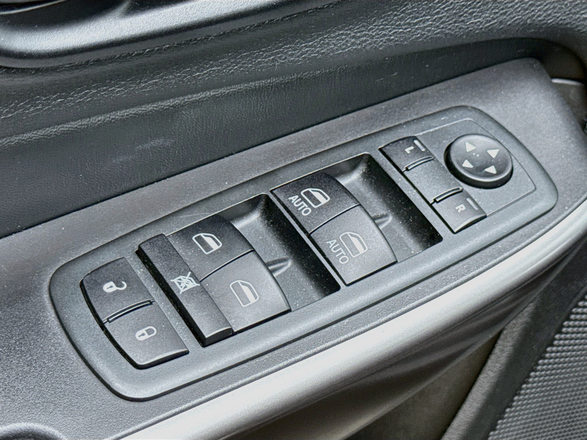 Used 2021 Jeep Cherokee Latitude Lux w/ Sun & Sound Group AWD/4WD image 10