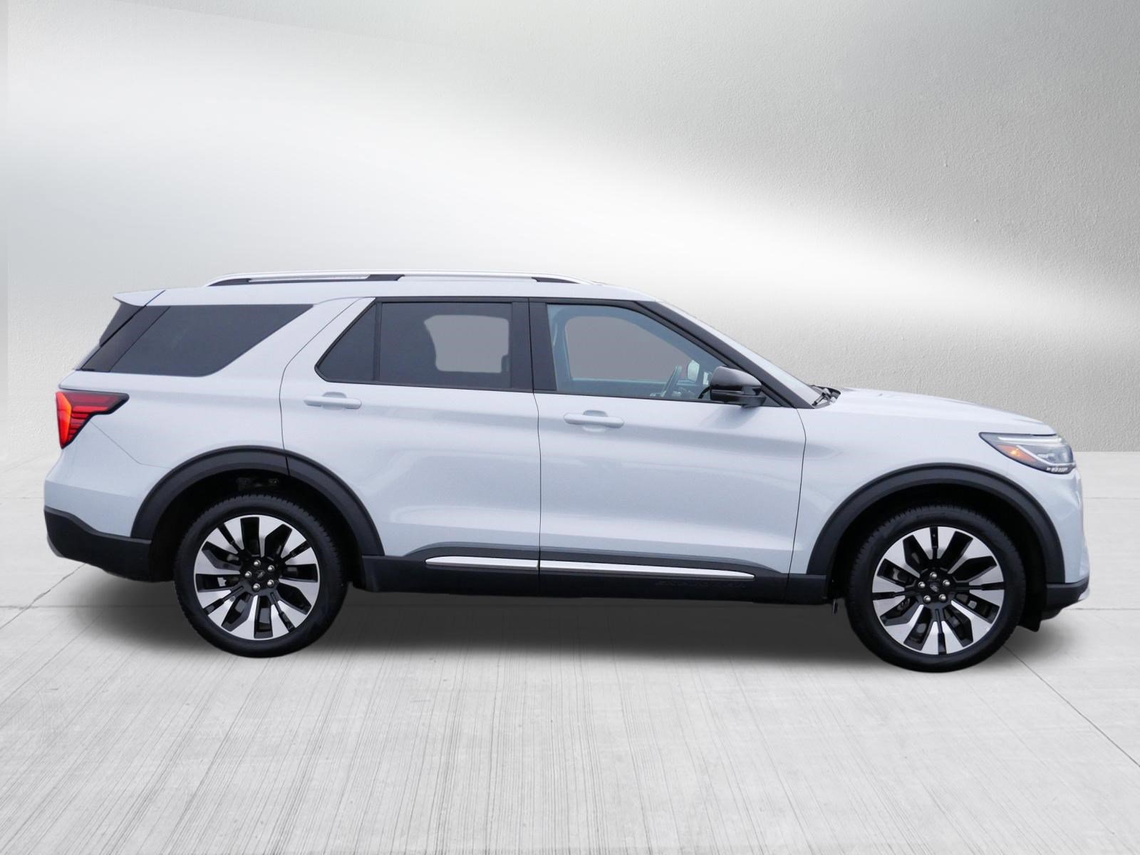 Used 2025 Ford Explorer Platinum w/ LUX Leather Package AWD/4WD image 8