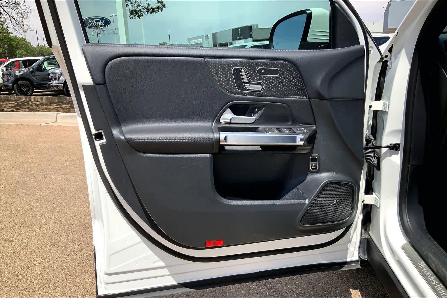 Used 2025 Mercedes-Benz GLB 250 4MATIC image 22