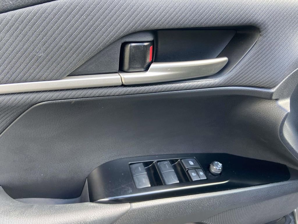 Used 2025 Toyota Camry SE w/ Convenience Package FWD image 15