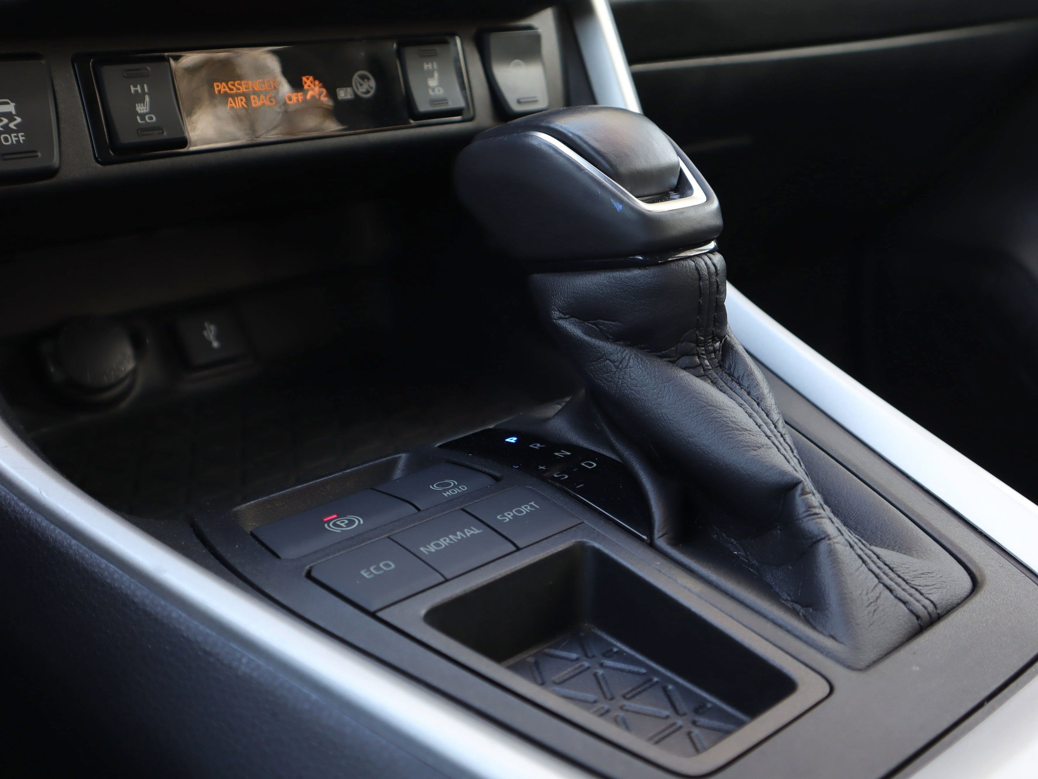 Used 2021 Toyota RAV4 XLE Premium image 13