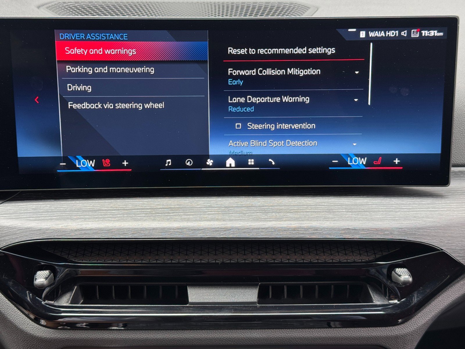 Used 2025 BMW M340i w/ Premium Package RWD image 30