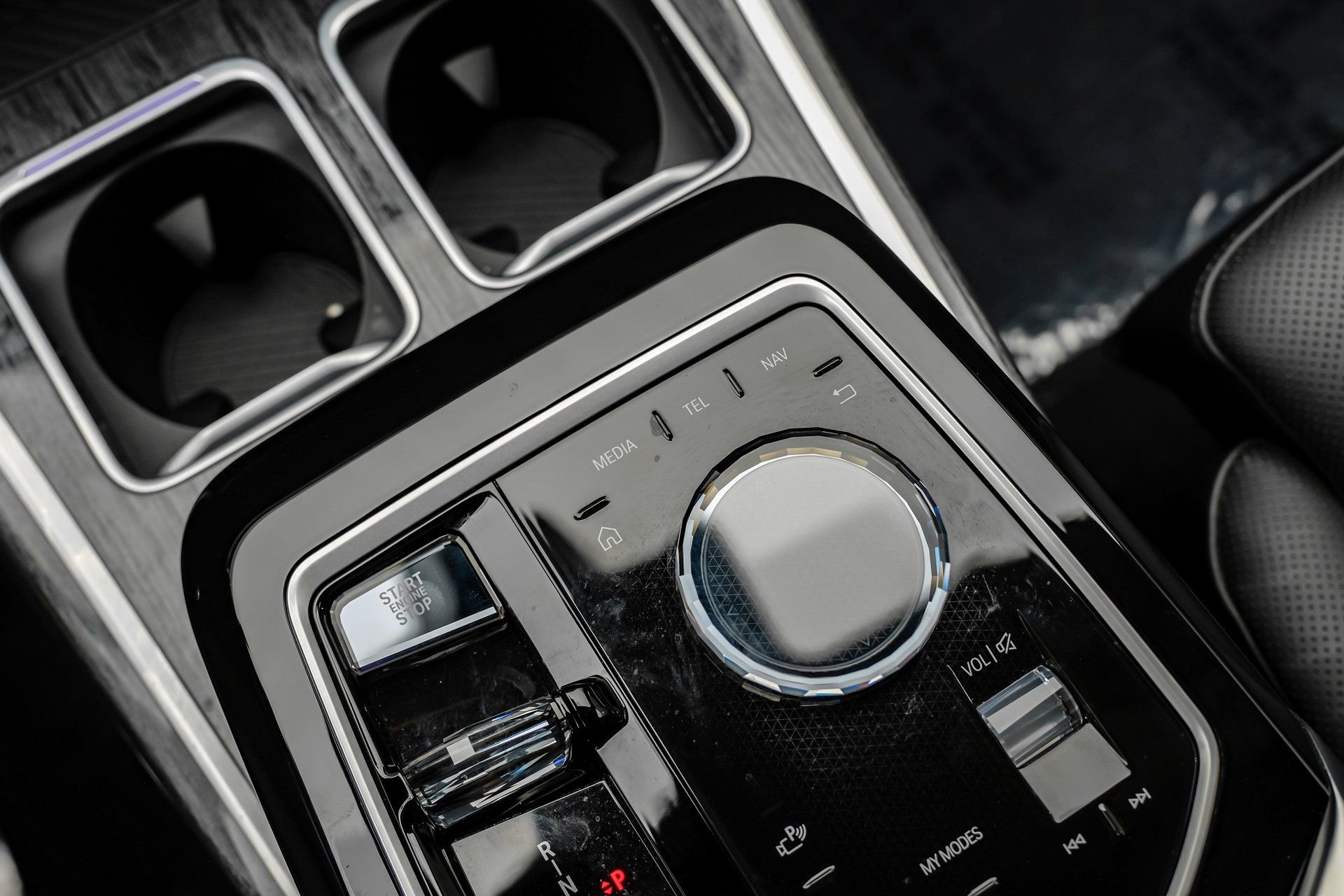 Used 2024 BMW 740i w/ Premium Package 2 image 34