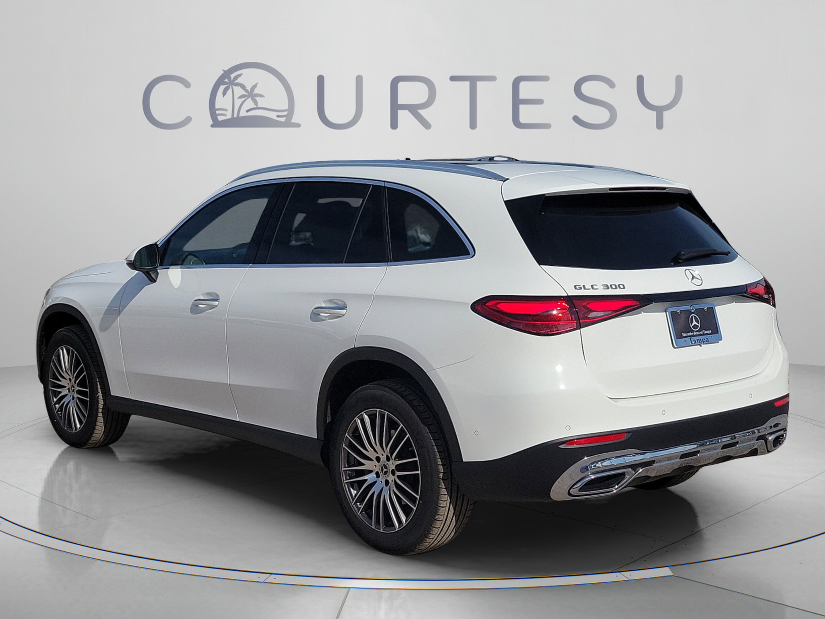 Used 2026 Mercedes-Benz GLC 300 image 3