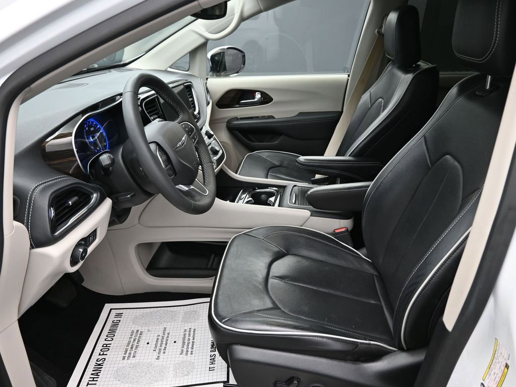 Used 2023 Chrysler Pacifica Limited image 11