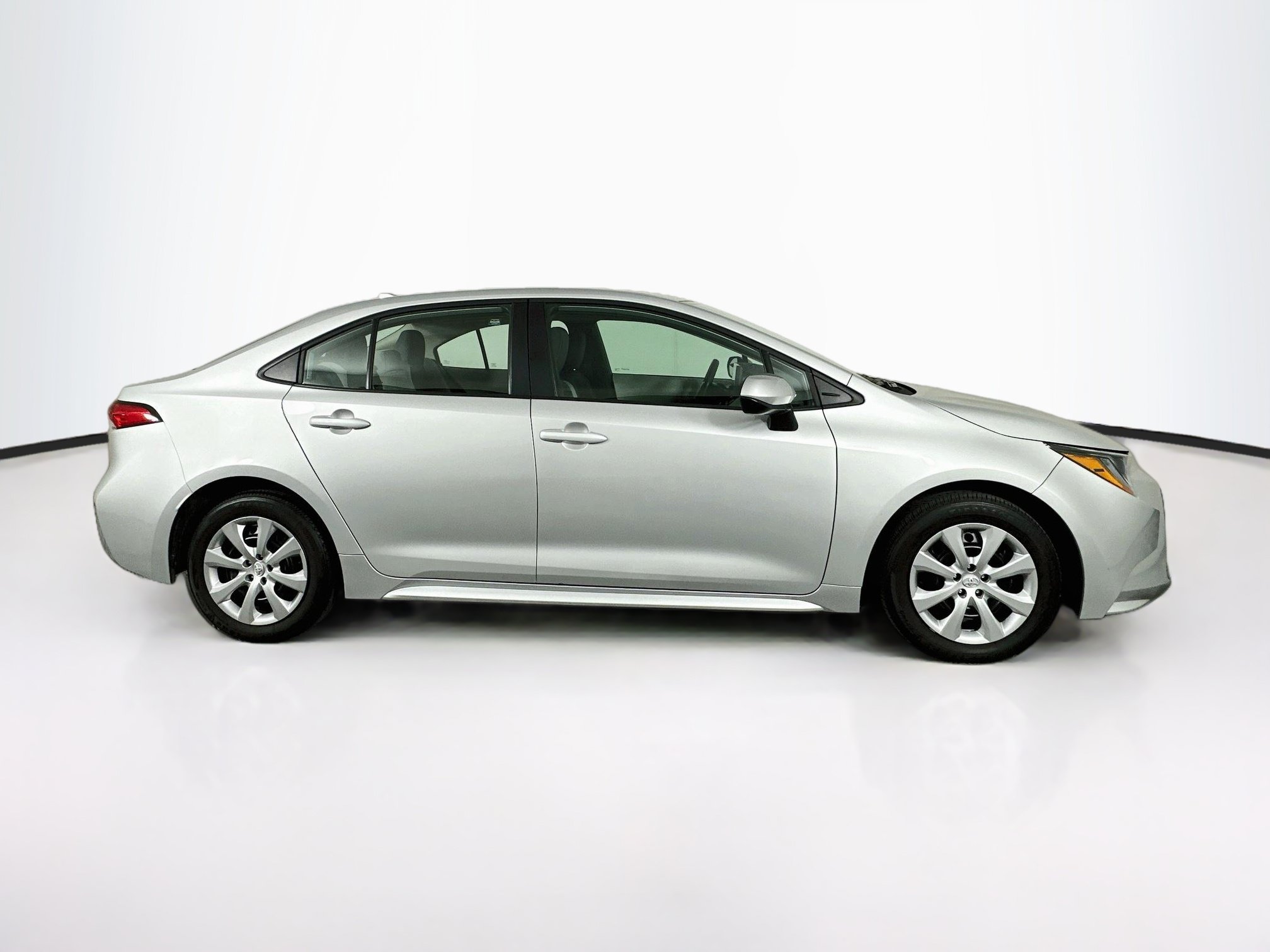 Used 2025 Toyota Corolla LE FWD image 10